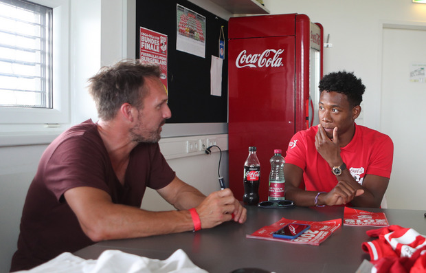 TT-Sportchef Florian Madl lauschte den Ausführungen von ÖFB-Star David Alaba.
