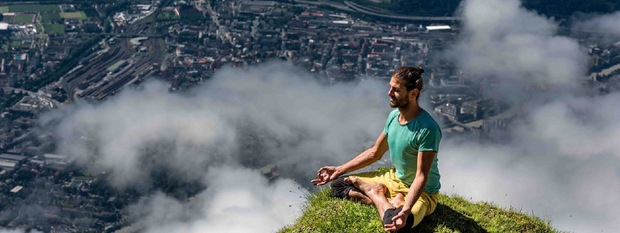 An außergewöhnlichen Plätzen im Freien wie auf der Nordkette wird beim Yoga Summit Yoga praktiziert.