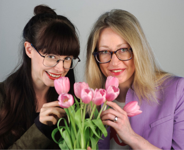 Deborah Darnhofer und Judith Sam (r.).