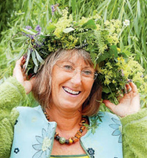„Ich freue mich, wenn ich Löwenzahn im Garten sehe. Ich bereite daraus Senf und Smoothies zu", sagt Irmi Kaiser,
Kräuterpädagogin.