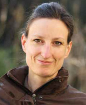 „Trichterfarne wird man nachhaltig los, wenn man sie nahe am Boden abschneidet", erklärt Elke Schwarzer,
Biologin.