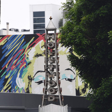 Die Statue von der Skulptur "Ladies of Hollywood" wurde von einem Unbekannten zerstört. Er nahm die Skulptur von Marilyn Monroe mit.