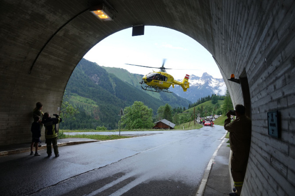 Die L266 musste für rund 30 Minuten für den gesamten Verkehr gesperrt werden.