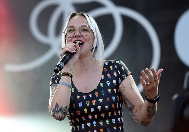 Sängerin Stefanie Heinzmann freute sich vor allem über ihre Flitter-Premiere.