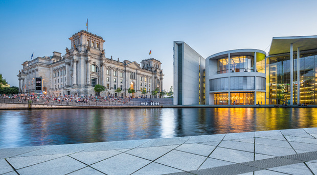 Von Bonn nach Berlin: Seit der Deutschen Einheit ist Berlin die Hauptstadt. 1999 wurden auch Parlament und Regierung verlegt.
