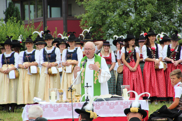 Pfarrer Stanislaus Majewski.