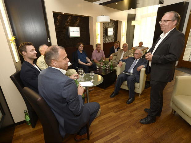 Gastgeber und Moser-Holding-Vorstandsvorsitzender Hermann Petz begrüßte die Gäste in der Wiener TT-Lounge.