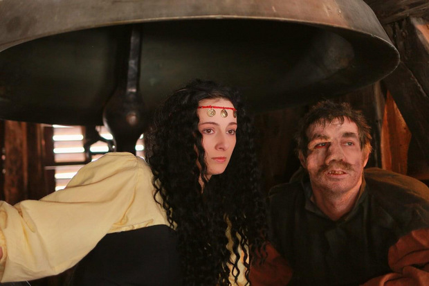 Esmeralda und Quasimodo im "Glöckner von Notre Dame" vergangenes Jahr bei den Rattenberger Schlossbergspielen.