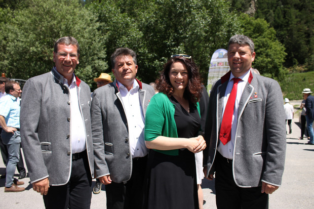 LA Jakob Wolf, Naturpark-Obmann Ernst Schöpf, LHStv. Ingrid Felipe und Längenfelder BM Richard Grüner (v. l.) freuten sich über das Naturpark-Projekt.