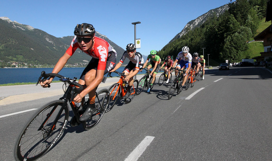 Die Tiroler Radsporthoffnung Markus Wildauer raste entlang des Achensees zum Titel im Bergrennen.