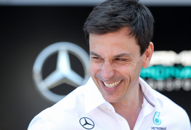 Toto Wolff (Mercedes) darf sich derzeit als einziger so richtig freuen.