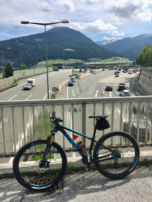 Zunächst geht es über die A13 ...