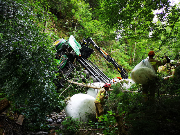 Einsatzkräfte am Unfallort in Fieberbrunn.