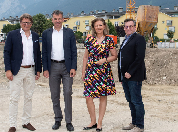 Am Montag fiel der Spatenstich für die zweite Baustufe in Pradl Ost mit Bürgermeister Georg Willi, Wirtschaftslandesrätin Patrizia Zoller-Frischauf sowie den beiden NHT-Geschäftsführern Hannes Gschwentner (li.) und Markus Pollo (re.).