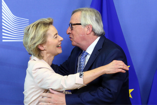 Herzliche Begrüßung von Jean-Claude Juncker für seine mögliche Nachfolgerin.