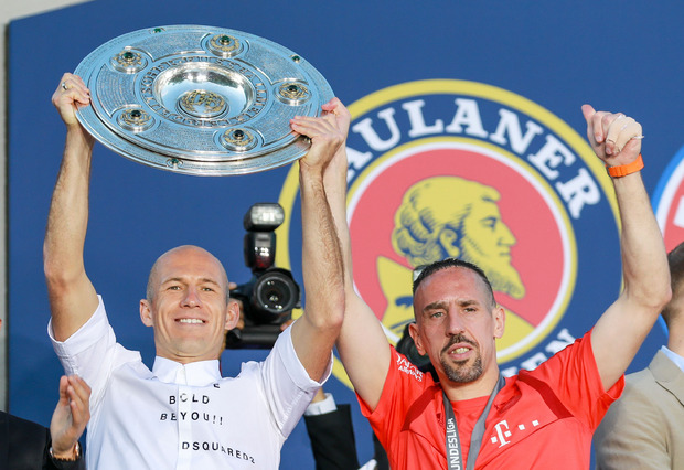 Arjen Robben (l.) und Franck Ribery verabschiedeten sich mit dem Meistertitel aus München.
