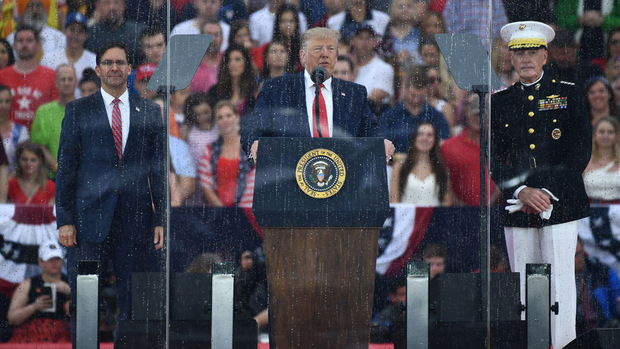 US-Präsident Donald Trump sprach hinter schusssicherem Glas.