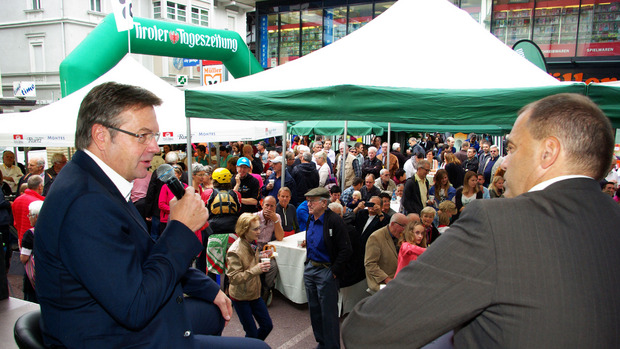 TT-Café am Stadtplatz Citypassage: Stammgast LH Günther Platter (l.) stellt sich wieder den Fragen von TT-Chefredakteur Alois Vahrner.