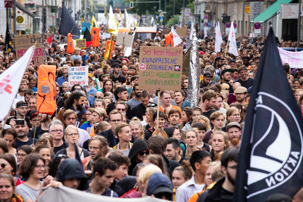 Unterstützung für Carola Rackete und alle Seenotretter: Am Wochenende gingen in meheren deutschen Städten Demonstranten auf die Straße.
