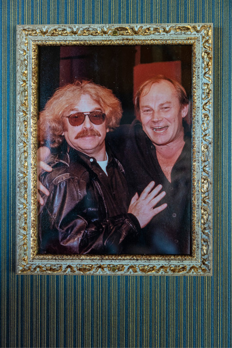 Zirkusdirektor Paul mit dem Schauspieler Klaus Maria Brandauer.