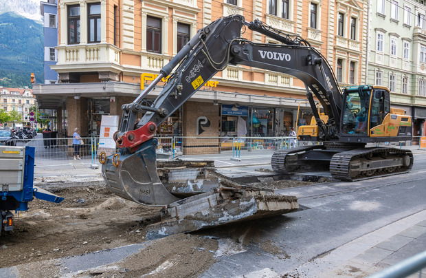 Bagger statt Autos: Arbeiten in der Anichstraße