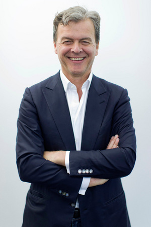Hans-Holger Albrecht ist der jüngere Bruder der deutschen Politikerin Ursula von der Leyen.