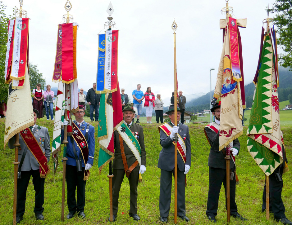 Aus dem ganzen Land waren Abordnungen der Traditionsvereine nach Brandenberg zum Jubiläumsfest gekommen.