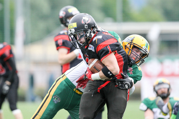Fabian Hochmuth (v.) und seine Schwazer Hammers lieferten den am Ende siegreichen Upper Styrian Rhinos einen harten Kampf.