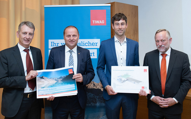 Präsentieren die Pläne für das Power2X-Projekt der TIWAG in Kufstein: LH-Stv. Josef Geisler mit den beiden TIWAG-Vorständen Erich Entstrasser (li.) und Johann Herdina (re.) sowie Projektleiter Andreas Burger.