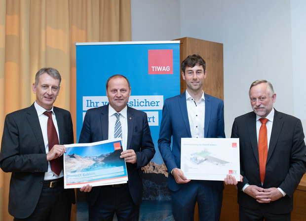 LH-Stv. Josef Geisler, die Tiwag-Vorstände Erich Entstrasser (li.) und Johann Herdina (re.) sowie Projektleiter Andreas Burger.