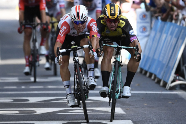Caleb Ewan (links) im Sprint mit dem Niederländer Dylan Groenewegen.