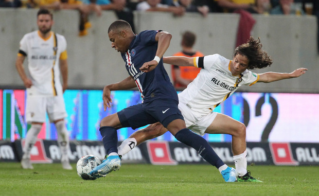 Matthäus Taferner (r.) stellte am Dienstagabend unter anderem Paris-Superstar Kylian Mbappé auf die Probe.
