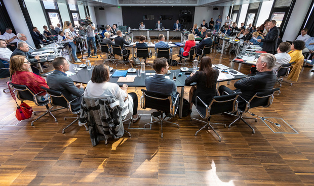 Die Prüfer mussten beim Sondergemeinderat unzählige Fragen des Gemeinderats beantworten.