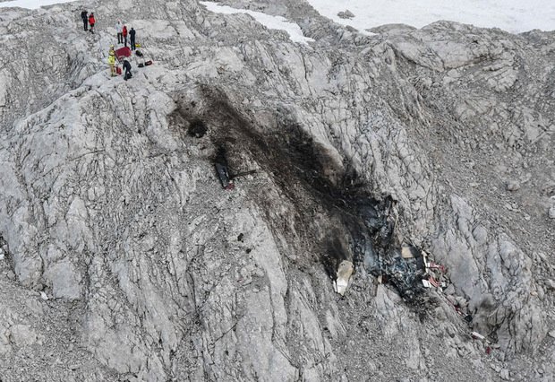 Die Einsatzkräfte mussten mit dem Hubschrauber an den Absturzort geflogen werden.