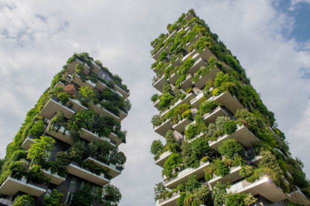 Im Norden Mailands stehen die beiden Hochhaustürme des „Bosco Verticale“ (vertikaler Wald). Sie wurden nach fünf Jahren 2014 fertiggestellt.