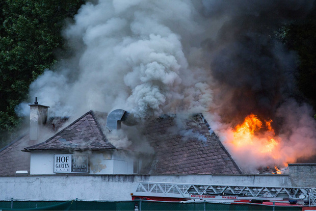 Mehrere Stunden lang waren die Feuerwehren mit Löscharbeiten beschäftigt.