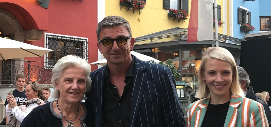 TVB-Kitzbühel-Präsidentin Signe Reisch, TV-Star Hans Sigl und Kitzbühel-Tourismus-Direktorin Viktoria Veider-Walser freuen sich über den ersten Abend von „Kino in der Stadt“.