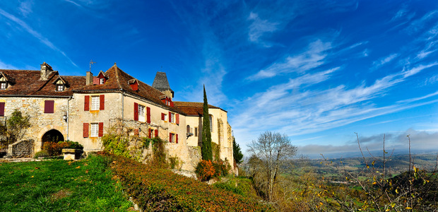 Der kleine Ort Loubressac thront über dem Dordogne-Tal.