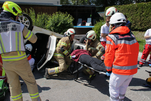 Szenario 2: Eine Person wird aus einem Wrack befreit.