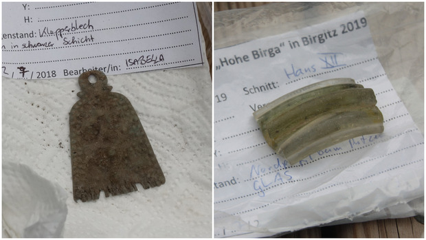 Zwei von vielen schönen Kleinfunden: ein Anhänger aus Bronze („Klapperblech“) und das Fragment eines gläsernen Armreifens.