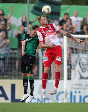 Sinnbildlich – Steyr mit Josip Martinovic war gegen Wacker (l. Lukas Hupfauf) obenauf.