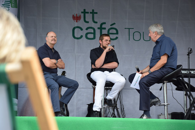 Erlaubten beim Interview mit TT-Chefredakteur Mario Zenhäusern (r.) Einblicke in die Welt der Kreativität: Künstler Hubert Flörl (l.) sowie Musiker und Komponist Christian Spitzenstätter.