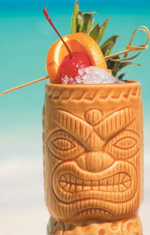 Tiki-Drinks: Starke Tiki-Drinks (z. B.„Zombie“) werden mit Crushed Ice zubereitet. Caipirinha mit Crushed Ice ist laut Hotter hingegen eine „europäische Erfindung“. Im Original sind Würfel.