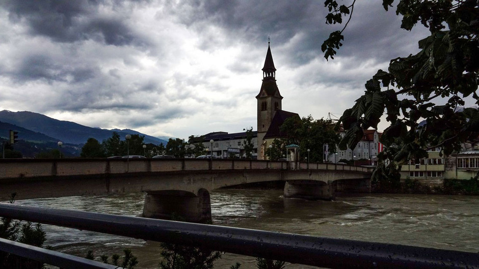 Die Stimmung nach dem Sommerregen hat TT-Leser Max Scherer in Schwaz festgehalten.