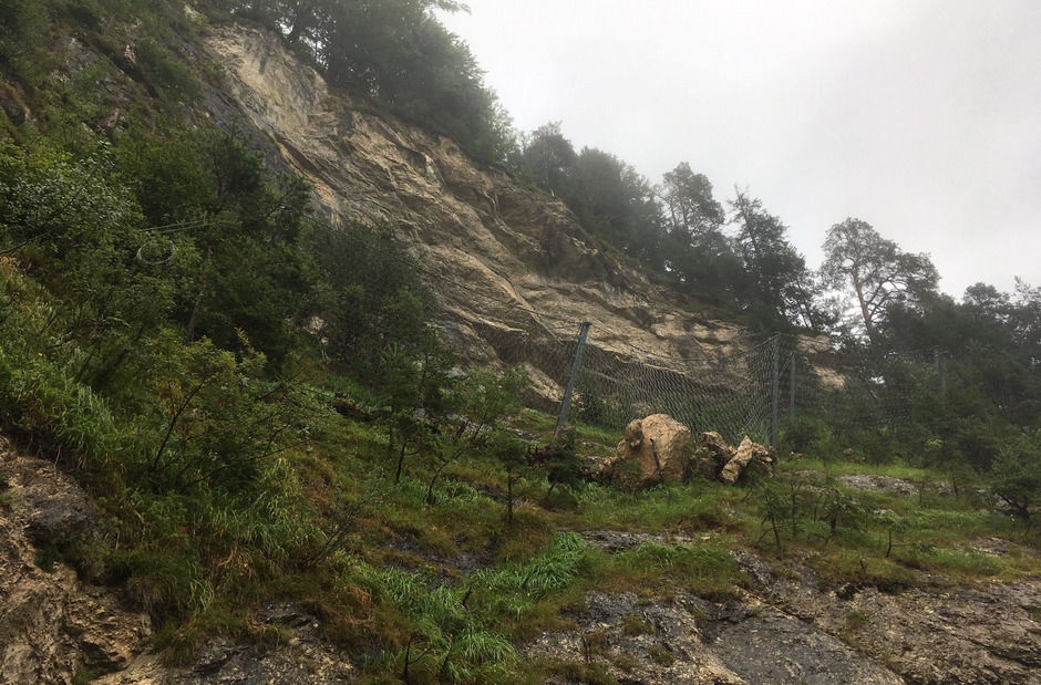 Felsen stürzten in Richtung Brandenberger Straße (L4).