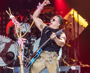 Wenn „VolksRock ’n’ Roller“ Andreas Gabalier ruft, versammeln sich 7000 Fans im Tennisstadion zum gemeinsamen Mitsingen.