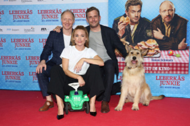 Die Hauptdarsteller der Krimikomödie „Leberkäsjunkie“: Simon Schwarz, Lisa Maria Potthoff und Sebastian Bezzel (v. l.).