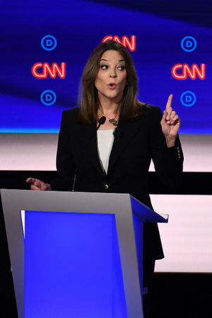 Manche der weniger prominenten Kandidaten bekamen in Detroit für einzelne Aussagen viel Applaus, etwa die Autorin Marianne Williamson.