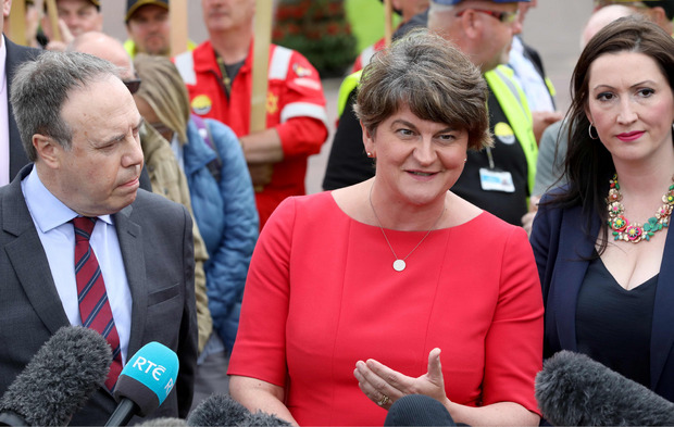DUP-Chefin Arlene Foster und der stellvertretende Vorsitzende Nigel Dodds.
