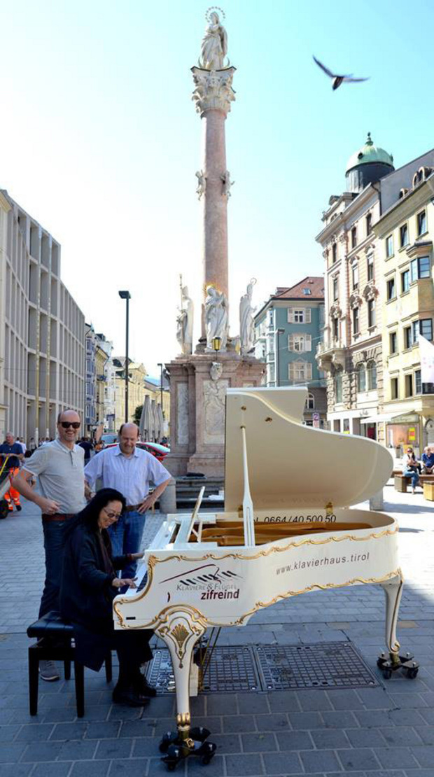 Von 1. bis 4. August kann man in der Maria-Theresienstraße die Tasten des Open Piano klingen lassen.
